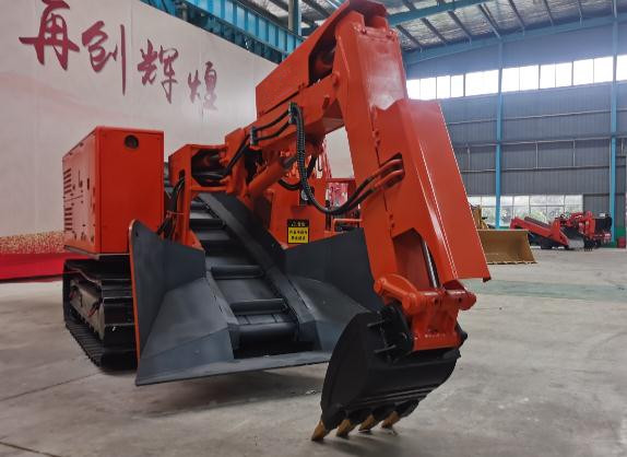 跟著帥龍扒渣機廠家一起了解下履帶扒渣機的特點！